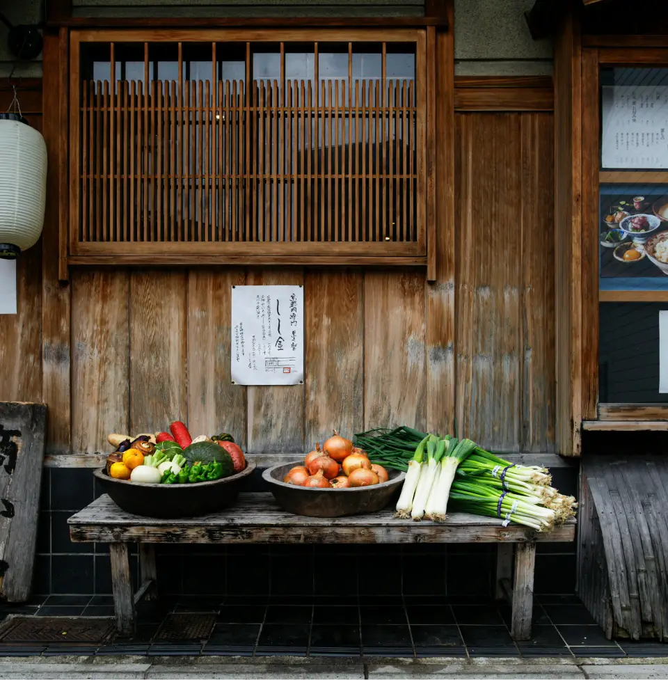 Dégustation de spécialités locales : la richesse de la gastronomie japonaise.