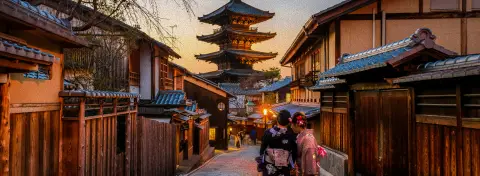 Ruelles traditionnelles de Kyoto en soirée