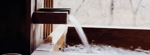 Onsen en bois à Takayama, expérience locale intégrée à un voyage au Japon de 3 semaines