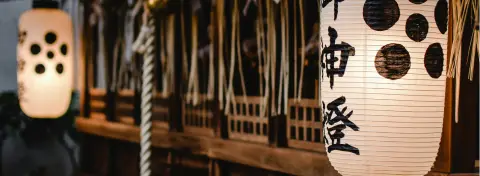 Ambiance nocturne traditionnelle à Tokyo intégrée au circuit Japon Caramage