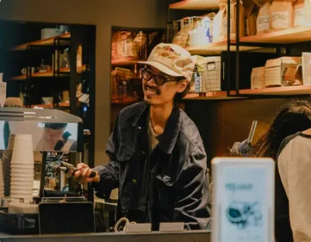 Café de quartier au Japon, fréquenté par des habitués