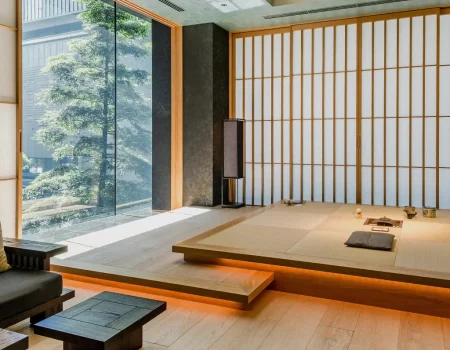 Ryokan de luxe au Japon avec tatamis, portes shōji